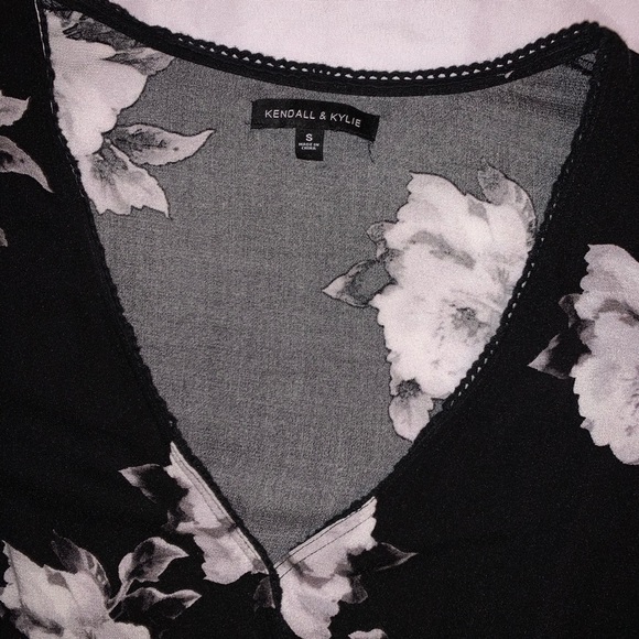 Kendall and Kylie romper - Picture 2 of 3